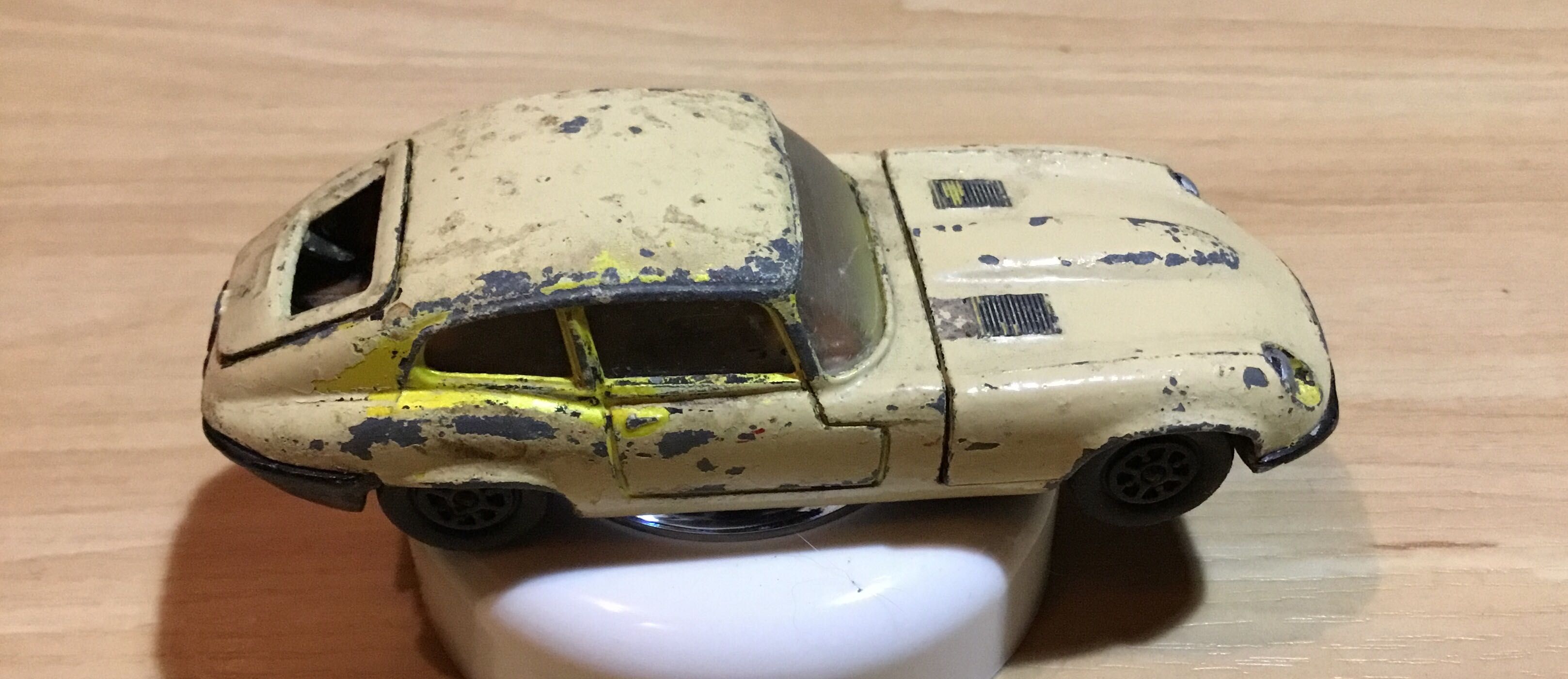 Miniatura antiga Corgi toys whizzwheels Jaguar V12 escala1/36