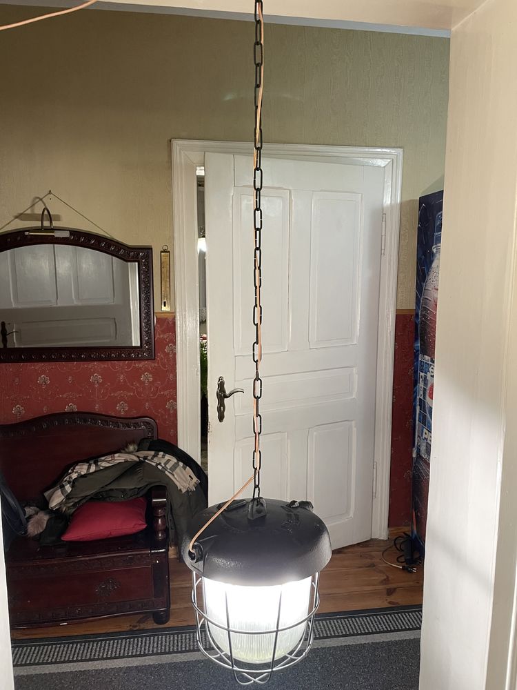 Industrialna lampa żeliwna