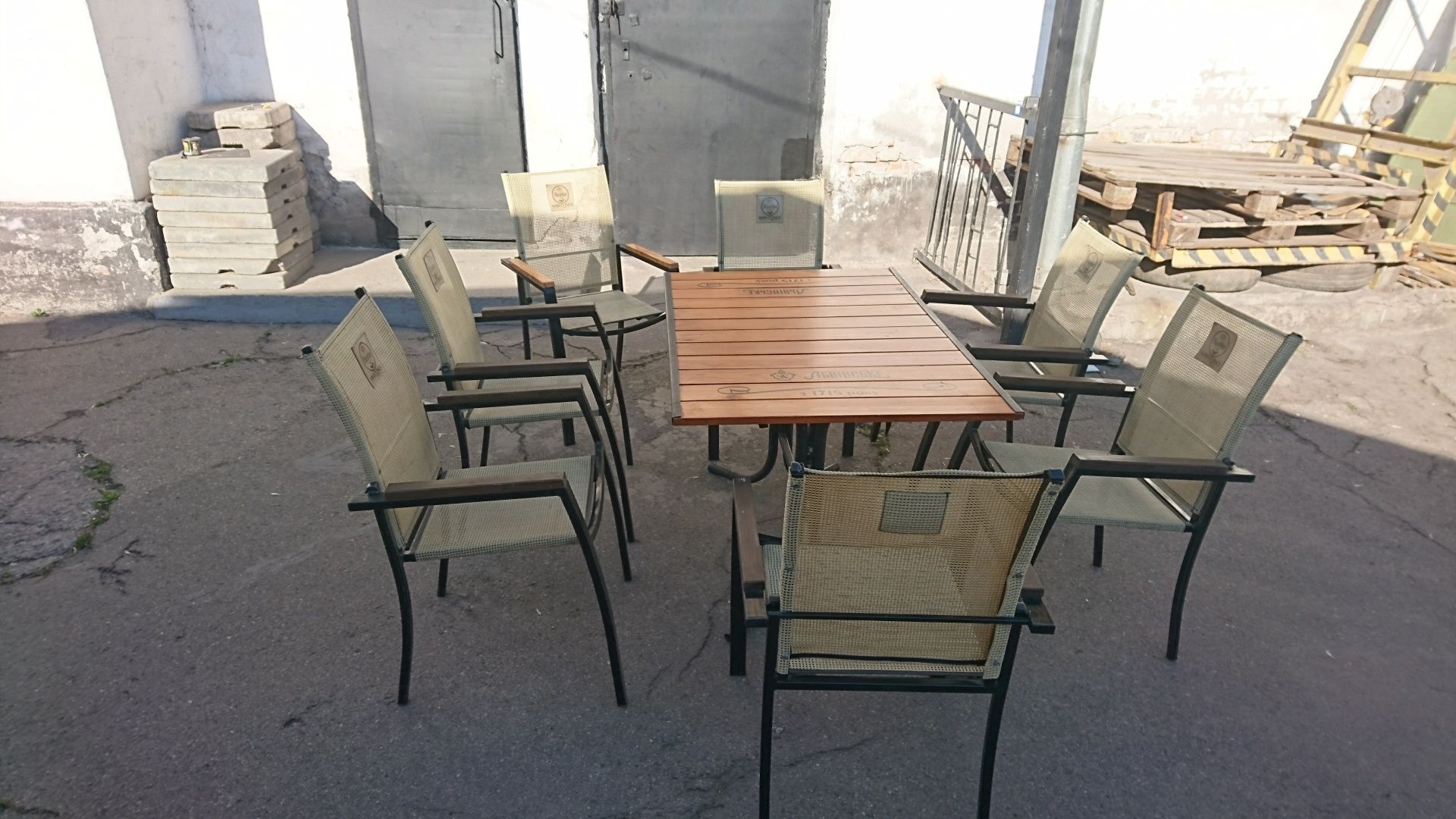 Столы и стулья для кафе, дач
