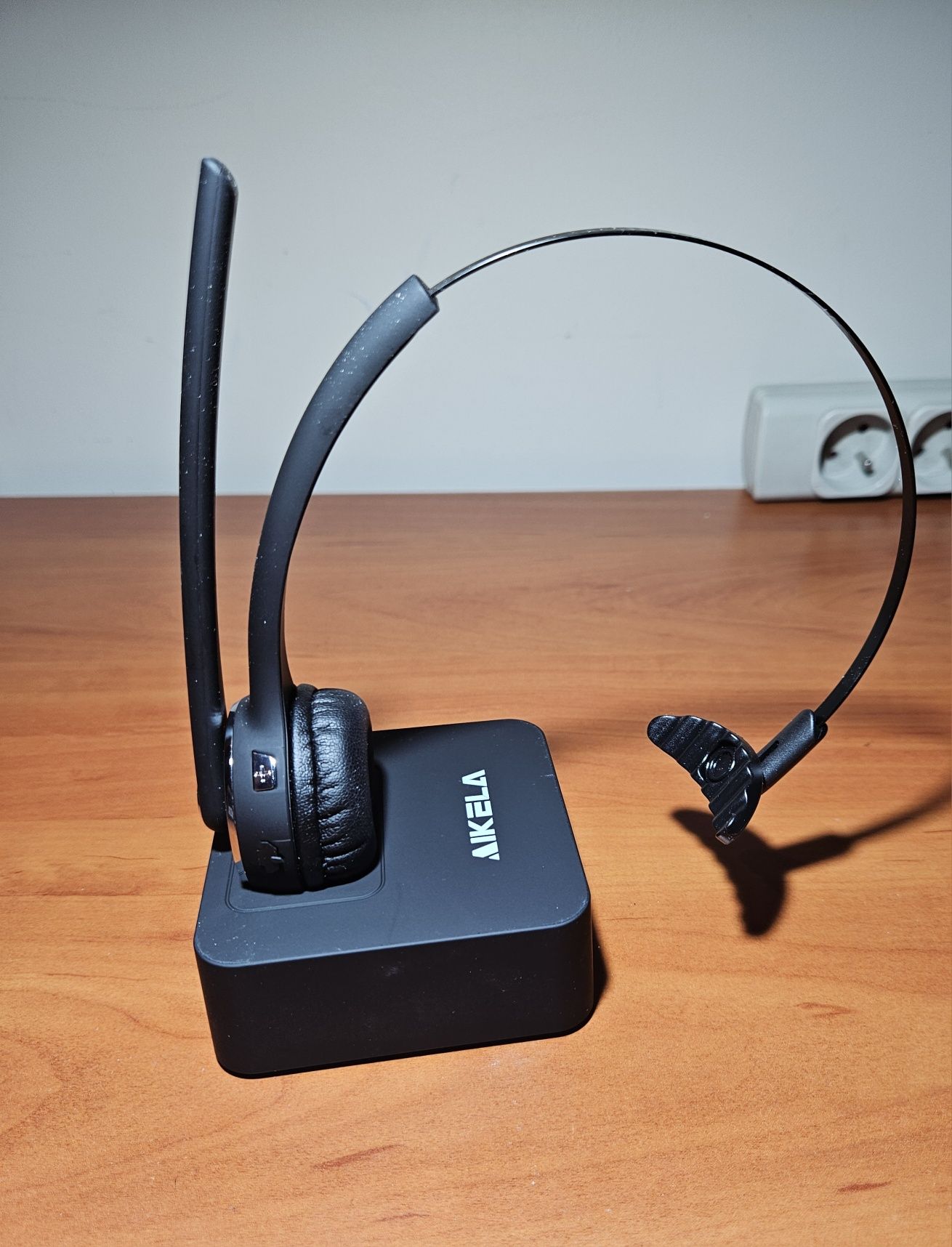 Bezprzewodowy zestaw słuchawkowy AIKELA BH-M9A ze stacją dokująca