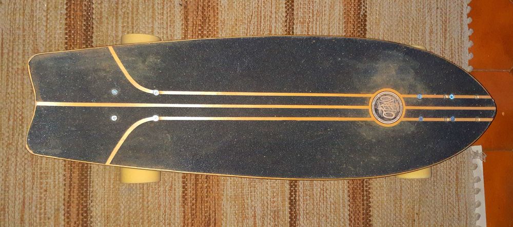 Skate com adaptador waterborne para surfskate