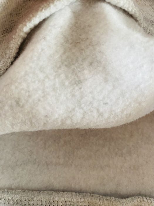 Bluza ciepła ocieplana kotek kropli błyszczące guziki przy dekolcie