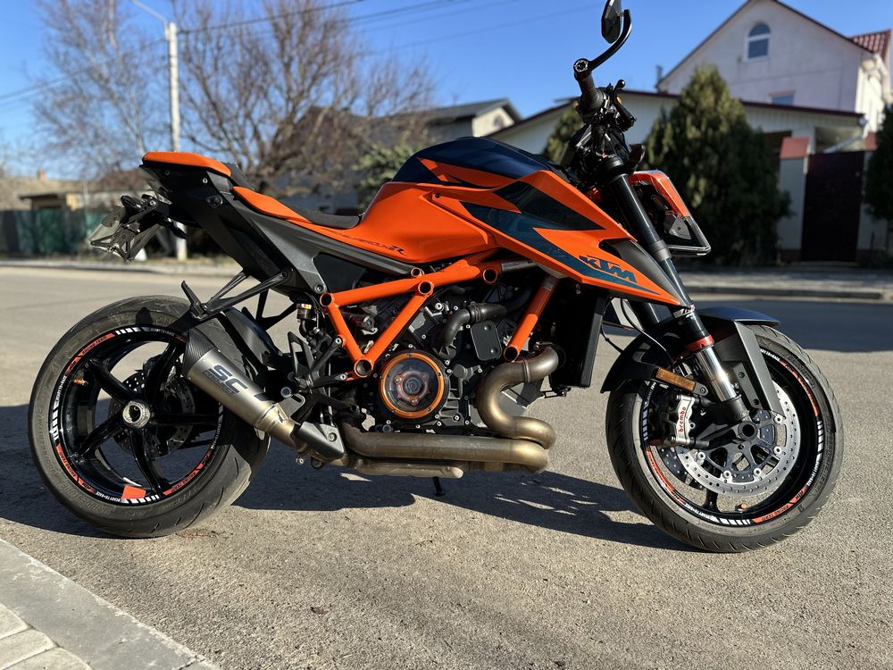 Ktm 1290 super duke r 2021