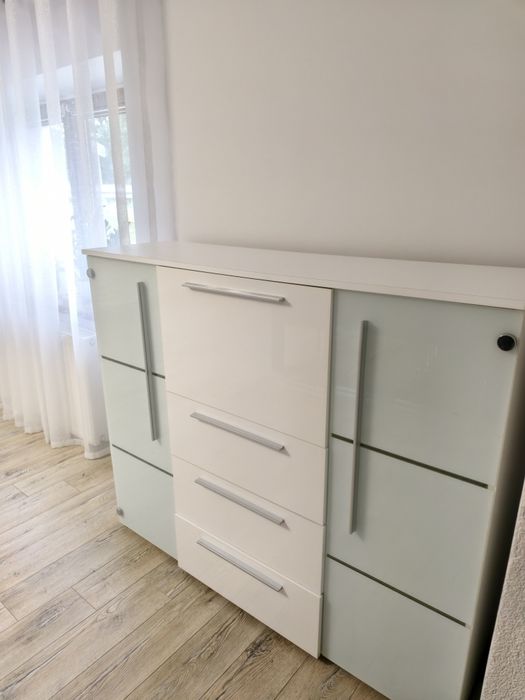 Komoda biała z barkiem