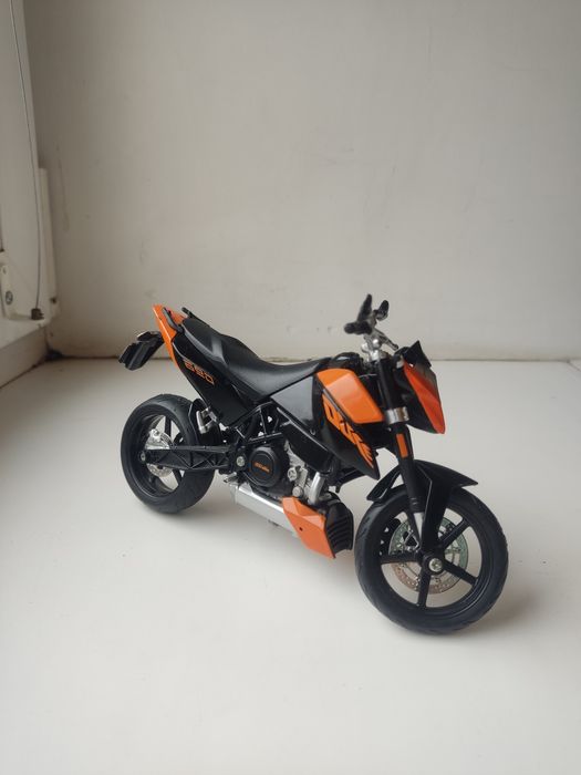 Мотоцикл duke 690 1:12