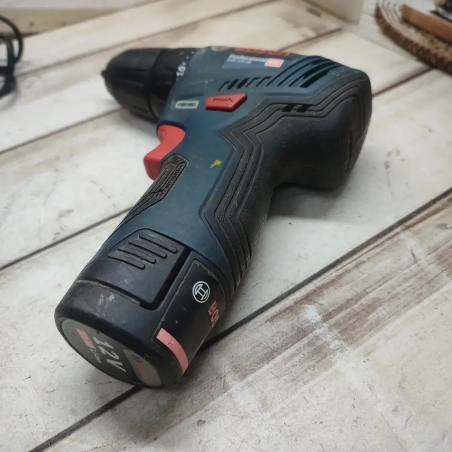 Шуруповерт аккумуляторный Bosch gsr 12v-30  Makita df333dz