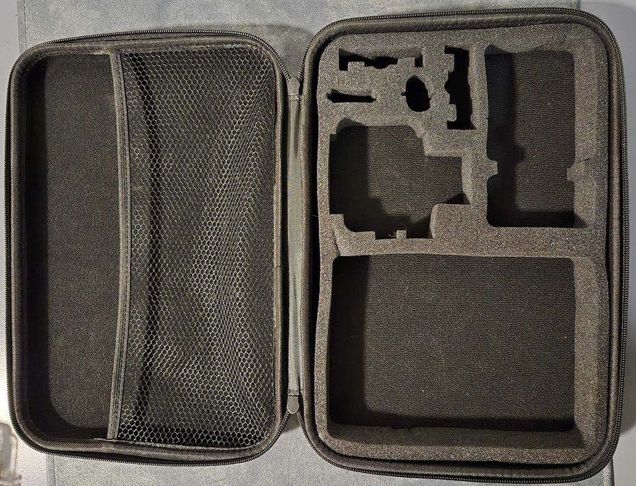 GoPro Hero7 Black + zestaw mocowań i uchwytów, karty SD, akumulatory