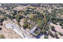 Quinta com cerca de 3979 m2 com área de construção de cerca de 1600m2