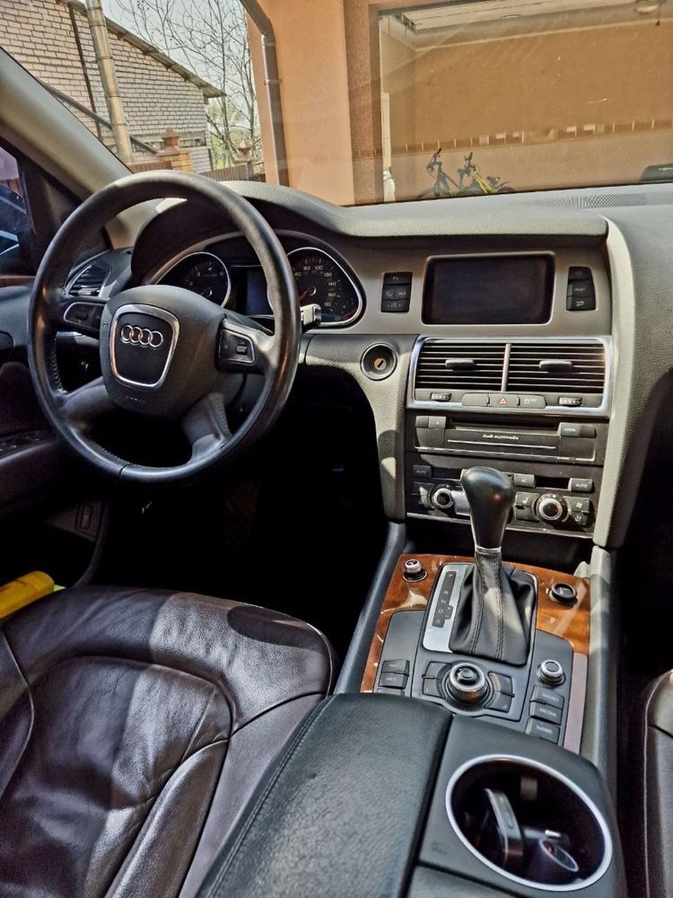 Audi Q7  2011 року