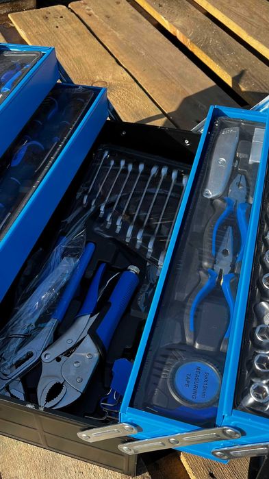 Zestaw Narzędzi Uniwersalny 85 el Klucze Szczypce Nasadki Skrzynka