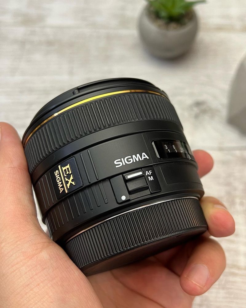 Sigma AF 30mm f/1.4 DC HSM for Canon