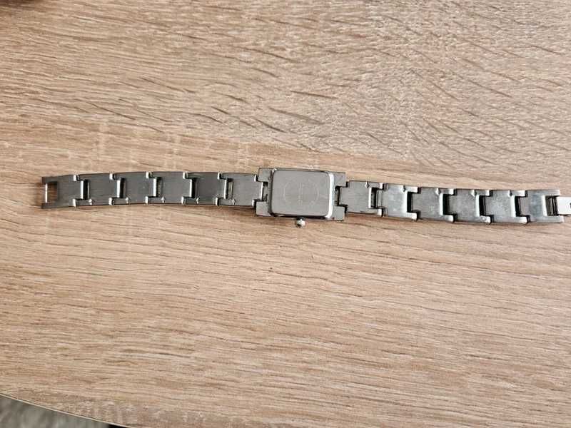 Zegarek damski Anucci – dobry stan, koperta do 30 mm, nowa bateria