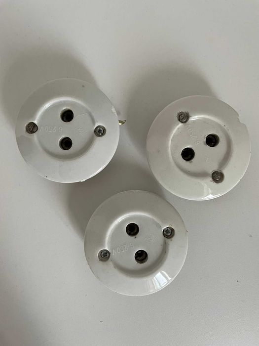 zabytkowe gniazdka ceramiczne