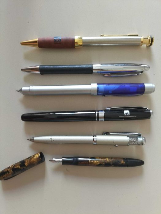 Canetas variadas