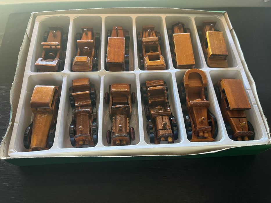 Conjunto de carros de madeira