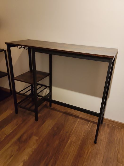 Stolik barowy z hokerami