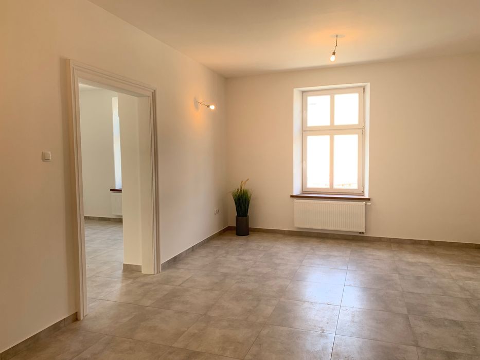 Do wynajęcia lokal 100 m2, I piętro, centrum Dąbrowy Tarnowskiej.
