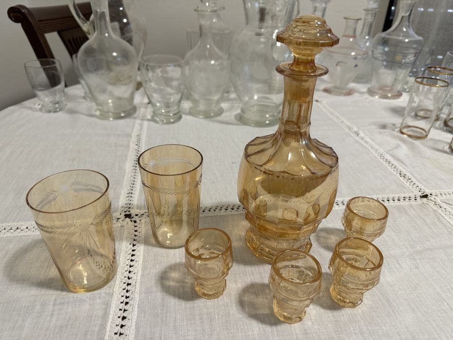 Conjunto de peças de vidro antigas