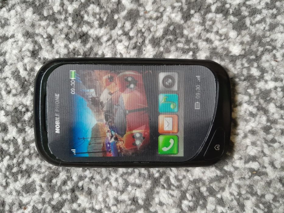 Zabawkowy telefon