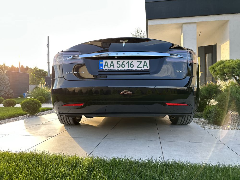 Tesla S 90d ccs2 2016 рік AWD