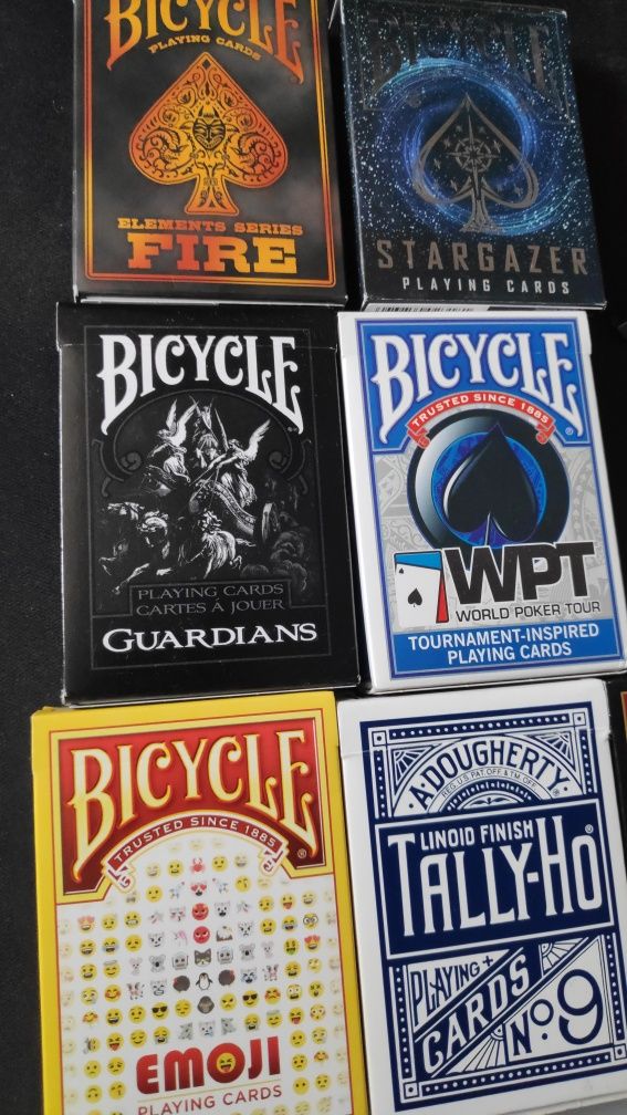 Baralhos de cartas apenas abertos da Bicycle