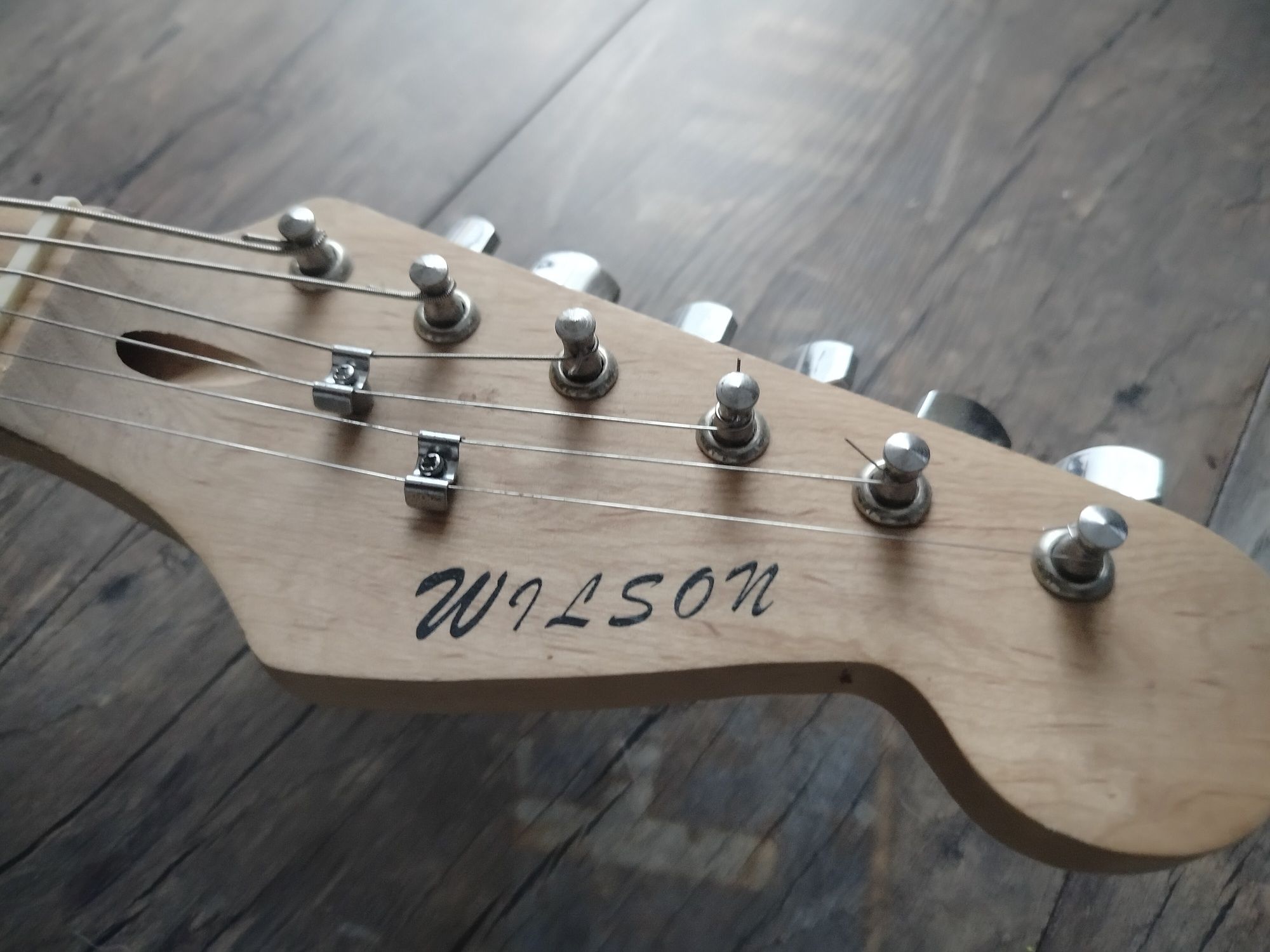 Gitara Stratocaster uszkodzona na części