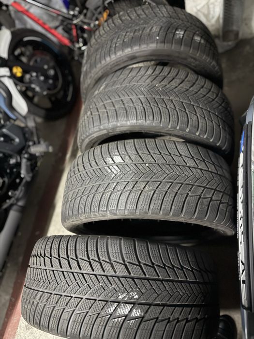 Bridgestone Blizzak LM-001 255/40 R20 101V