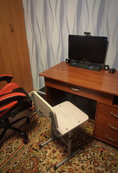 Шкільний стілець