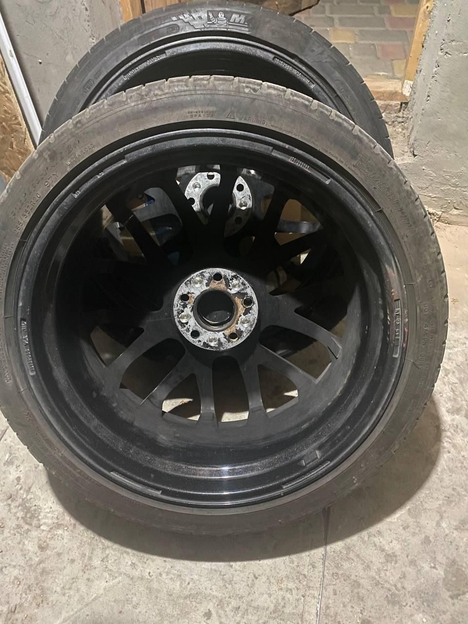 Продам летнюю резину Michelin 255/35 ZR20. Лето. Отличное состояние