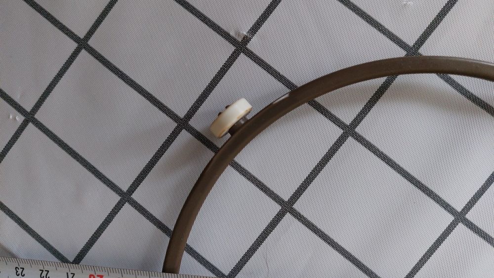 Podstawka na kółkach pod talerz obrotowy do mikrofalówki  18 cm
