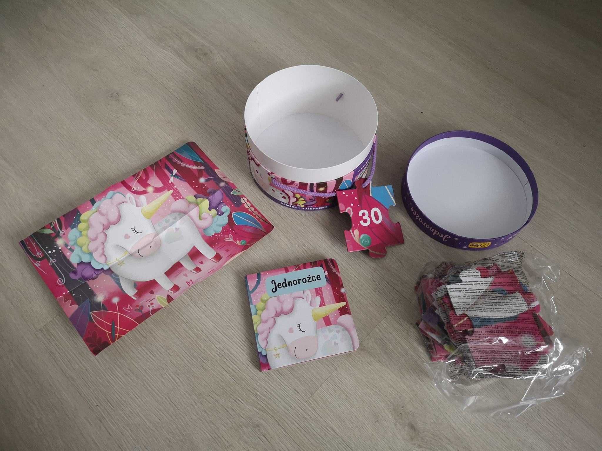 Zestaw książek puzzle jednorożce mała dziewczynka karty smoczek nocnik