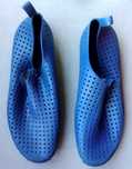 Sapatos de borracha para mar e areia