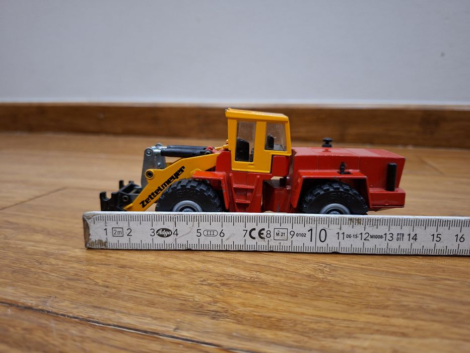 Model Siku 2366 Zettelmeyer ZL4002 ładowarka