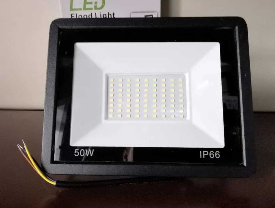 REFLEKTOR HALOGEN garażowy ogrodowy naświetlacz 50W 4500lm