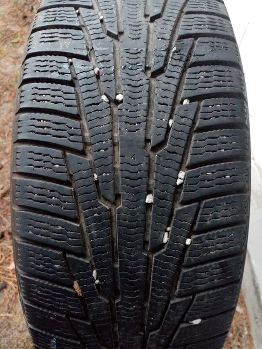 Продам зимнюю резину R17 Nokia