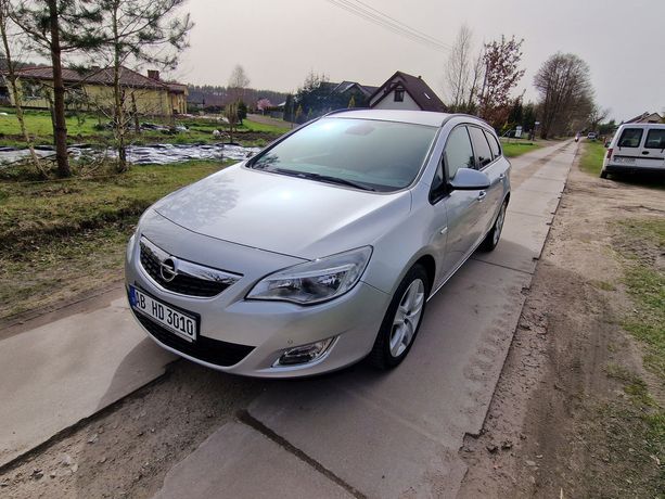 Opel Astra Opel Astra J 1.4 turbo 140km Mały przebieg...super stan