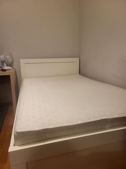 Łóżko IKEA, kolor biały, 124x206 cm