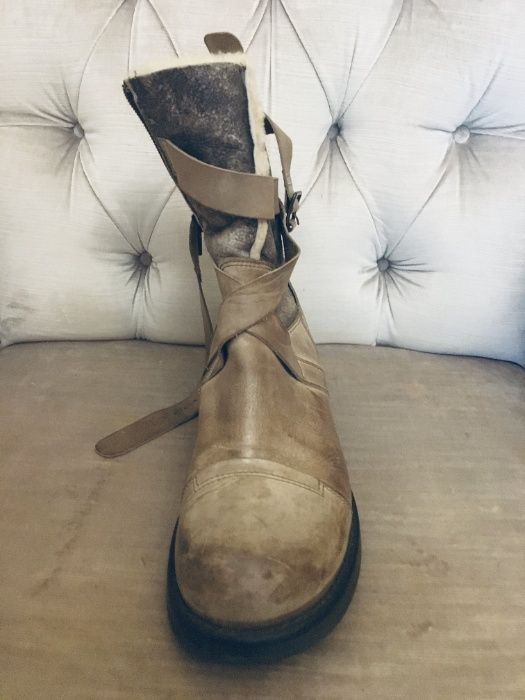 botas muito originais tipo motard ou aviador (Paul May)