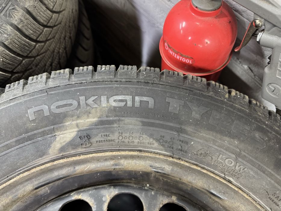 Продам комплект коліс 215/60/16 5-112