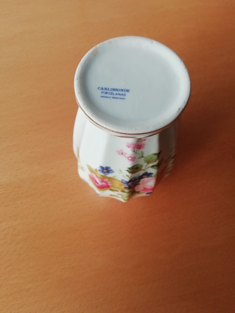 Conjunto de jarra/potes em porcelana portuguesa.