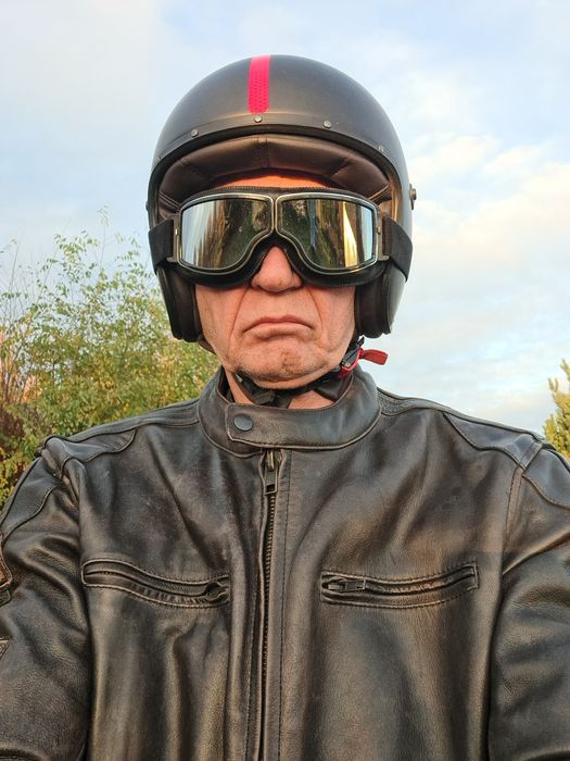 Kurtka rękawice gogle kask