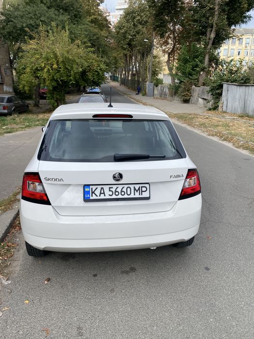 Продам своє авто Skoda Fabia 2016