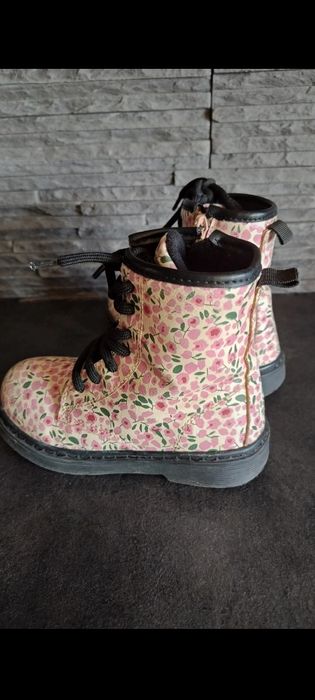 Sznurowane buty 26