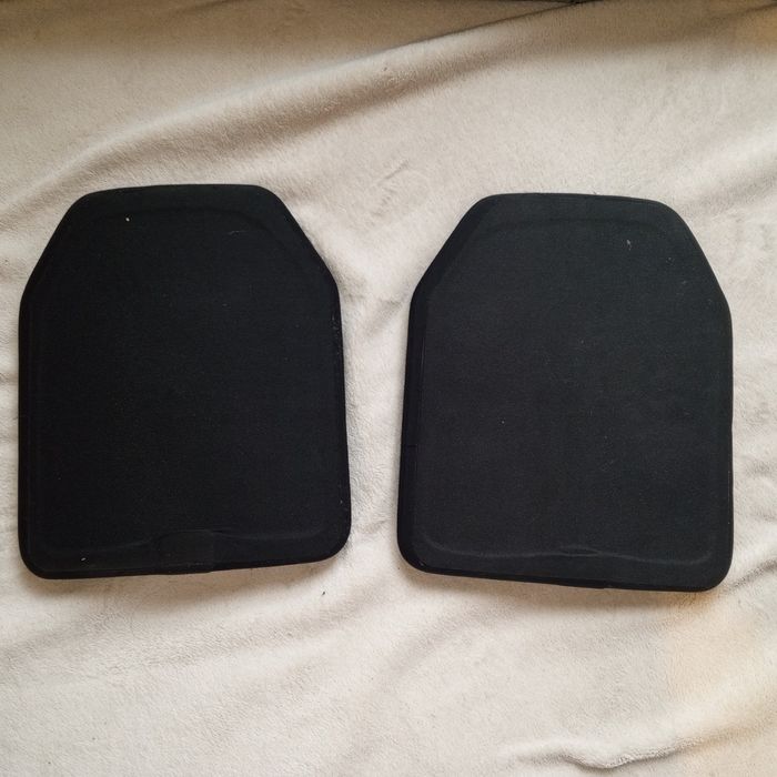 Плитоноска, зарядное для рации, и прочее.