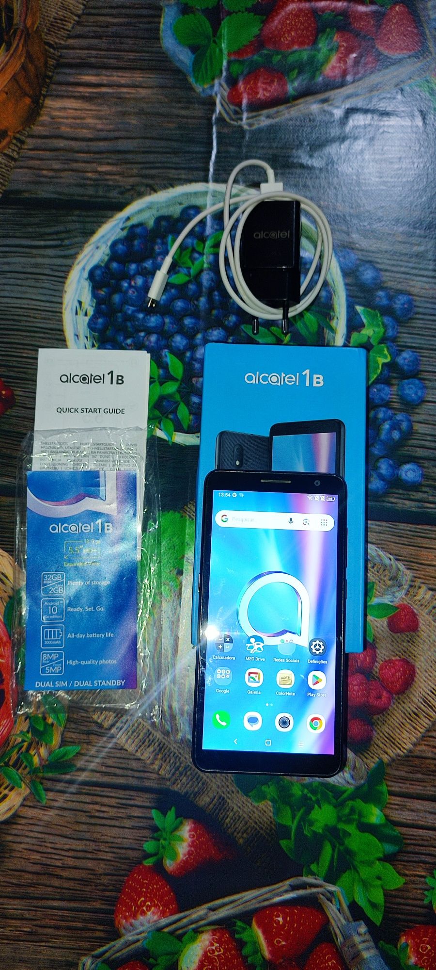 Telemóvel Alcatel 2gb Ram, suporta 2 cartões SIM, 5,5" ecrã, Quad core