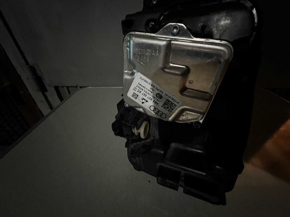 Фара Audi Q7 4M0 941 033b USA на запчастини ПРАВА