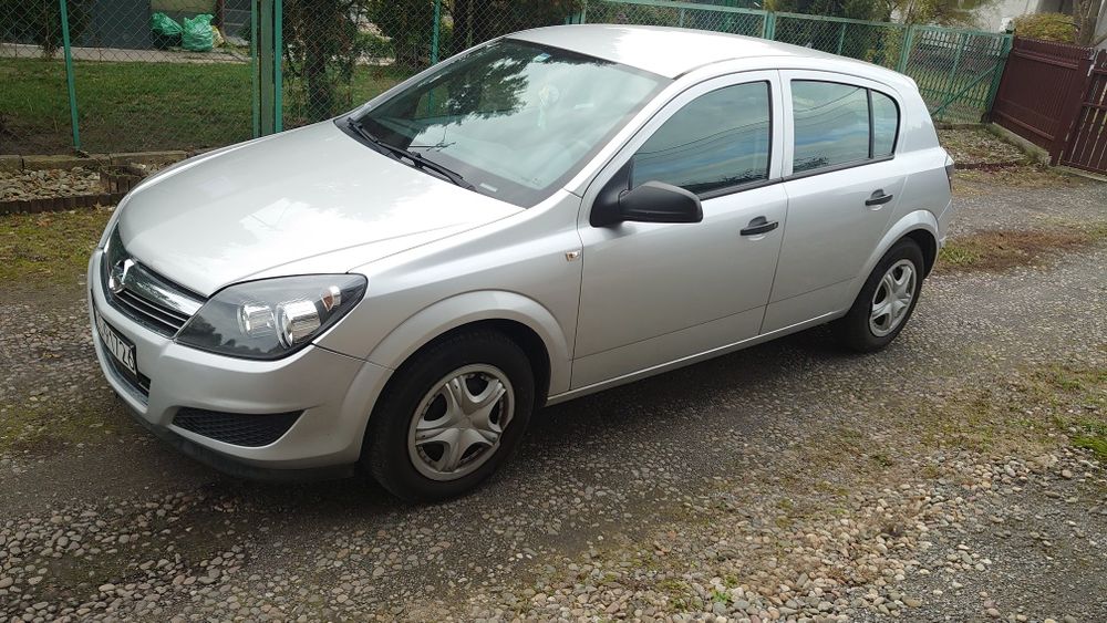 Opel Astra 1.4 B 2009 rok