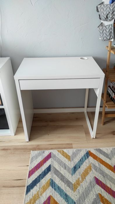 Biurko białe z szufladą