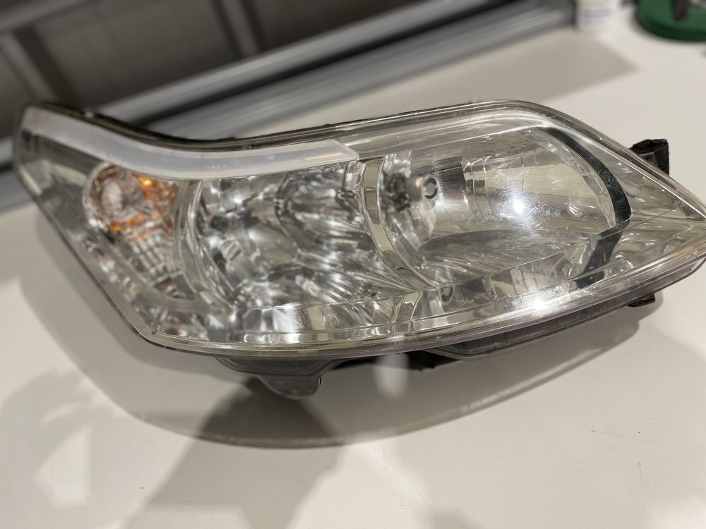 Lampa reflektor prawa strona Citroen C4 europa