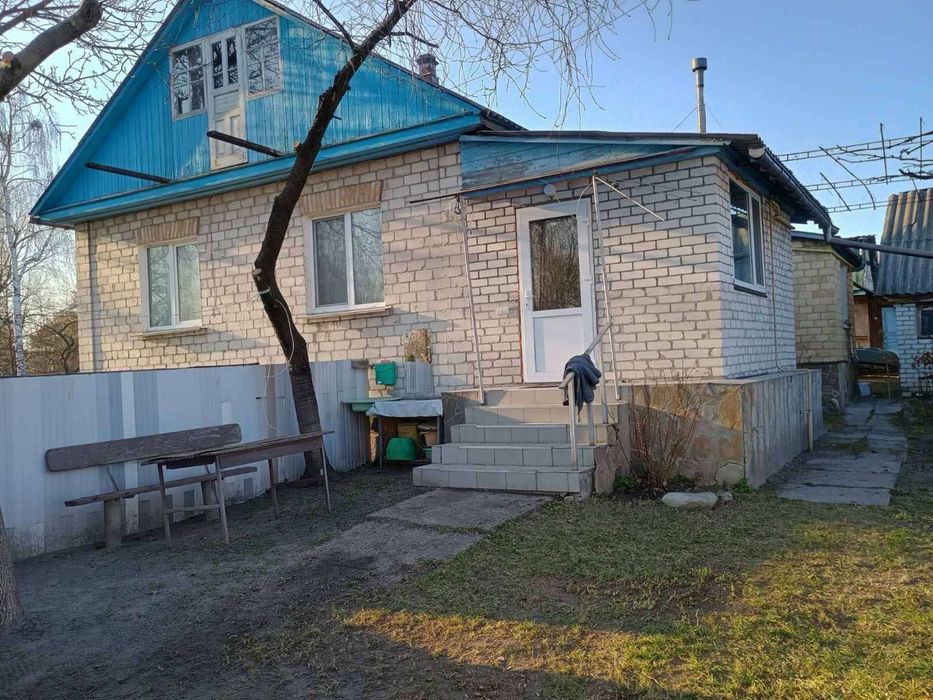 продається житловий будинок біля річки